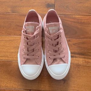 Converse size 1 girls *pink sparkle*